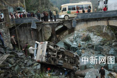 新宁车祸引发关注,呼唤自然之旅寻求内心宁静与平和