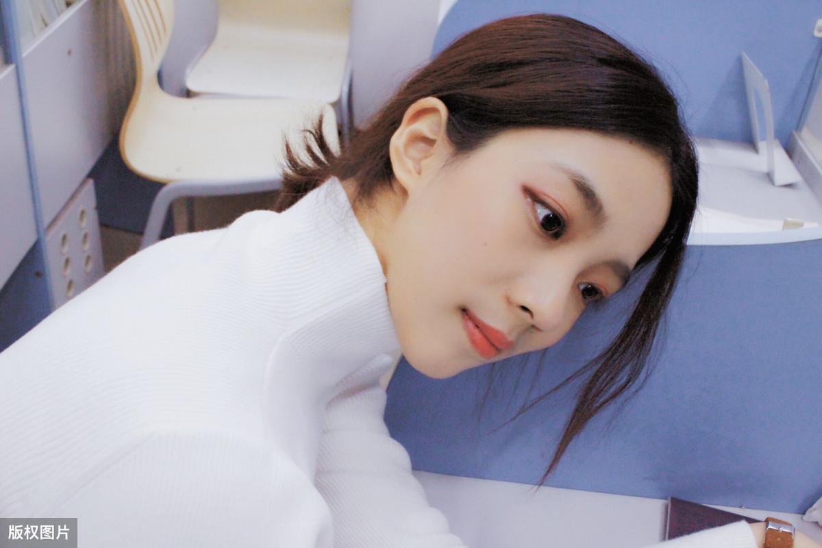 杨幂最新探索之旅,自然美景中的心灵宁静与平和