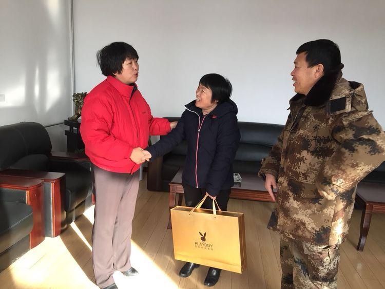 女士毛衣最新款,爱的纽带与温馨日常的时尚之选