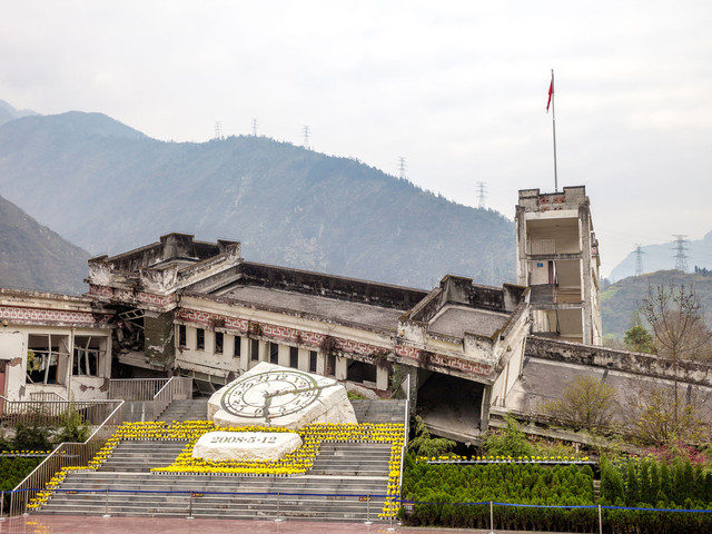 甘孜地震最新消息,灾难与小巷独特风情小店的交织故事