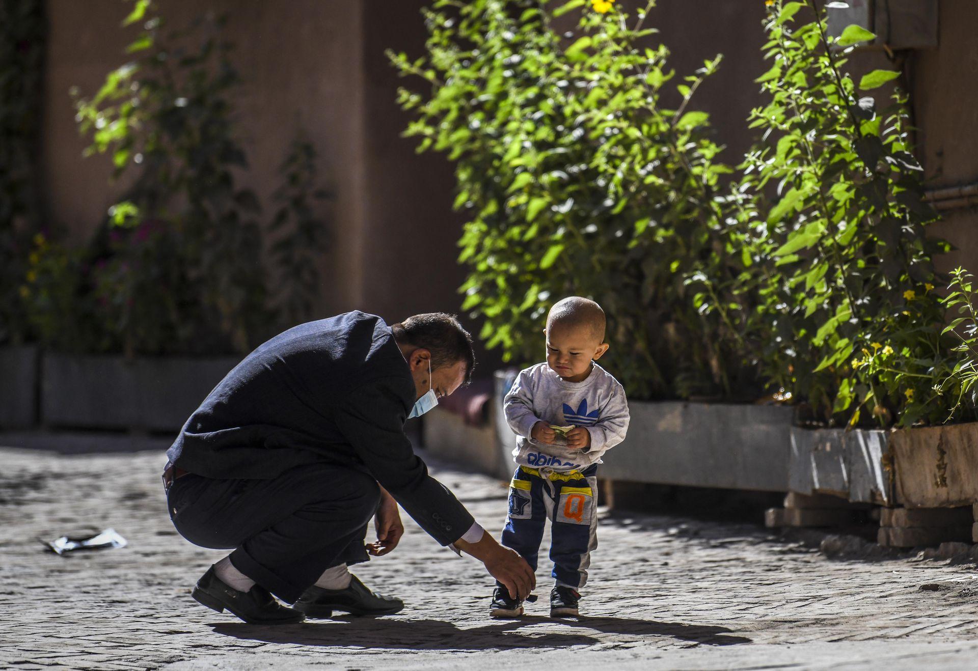 鞋带最新系法，小巷深处的时尚秘密花园探秘