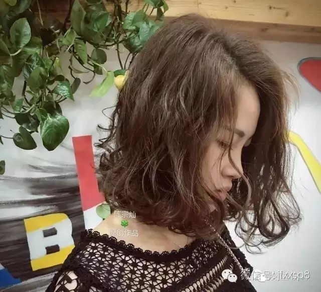 小巷深处的时尚秘密,揭秘2017最新齐肩烫发潮流