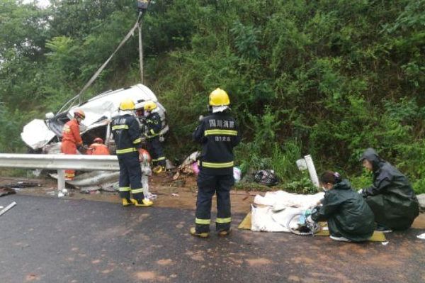 都匀最新车祸揪心瞬间,祈祷平安与温暖同行