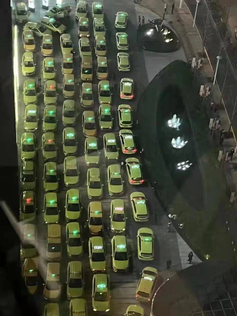 澳门王中王100%期期准确,数据解析引导_流线型版15.938