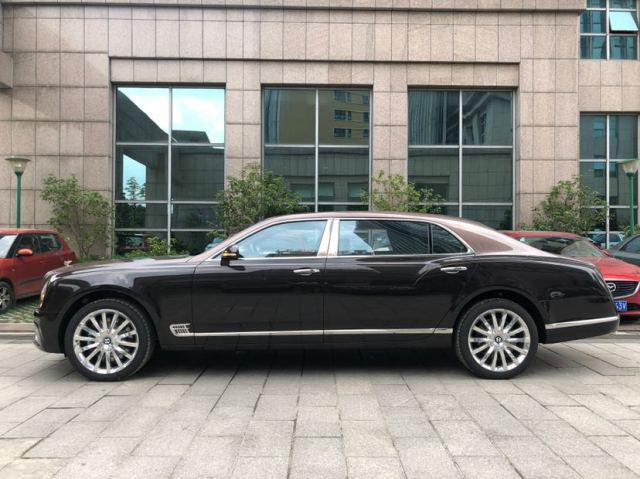 最新款宾利,最新款宾利,奢华与科技的完美结合