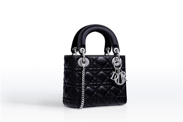 迪奥女包2013最新款选购指南,搭配、鉴赏详细步骤与时尚选择建议
