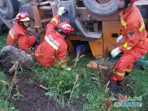 抚州车祸最新消息更新,2017年事故报告揭秘