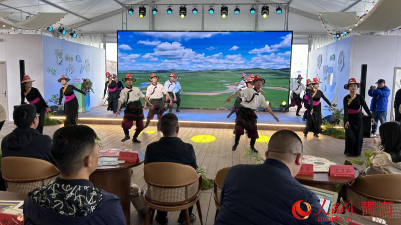 滕州市委常委班子，自然美景探索之旅启程