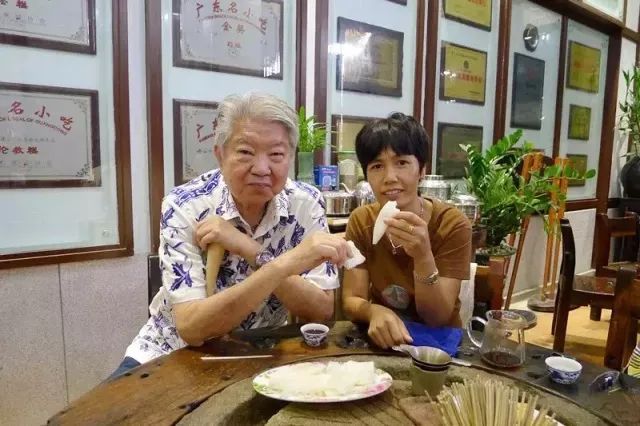 2016谢秉臻最新新闻,2016年谢秉臻带你探索小巷中的隐藏美食天堂——记一家特色小店的独特魅力