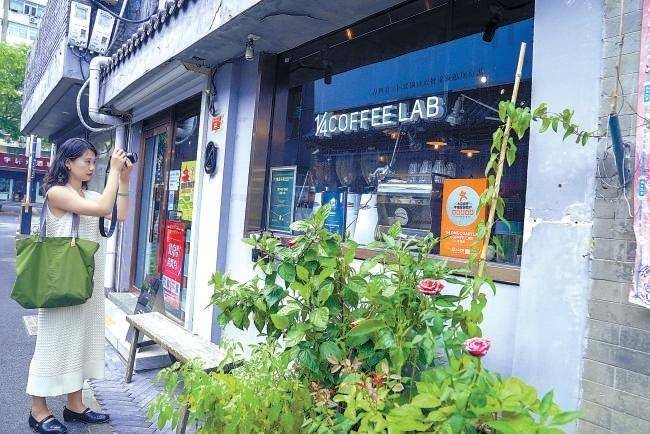 direct最新版,Direct最新版,小巷中的隐藏宝藏,一家特色小店的独特魅力