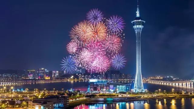 2025新澳门正版免费正题,仿真方案实施_沉浸版13.740