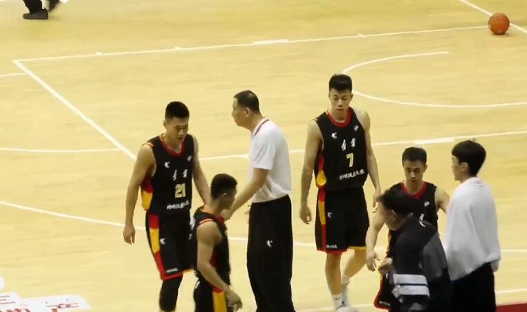 辽宁队最新动态,篮球场上的温情日常