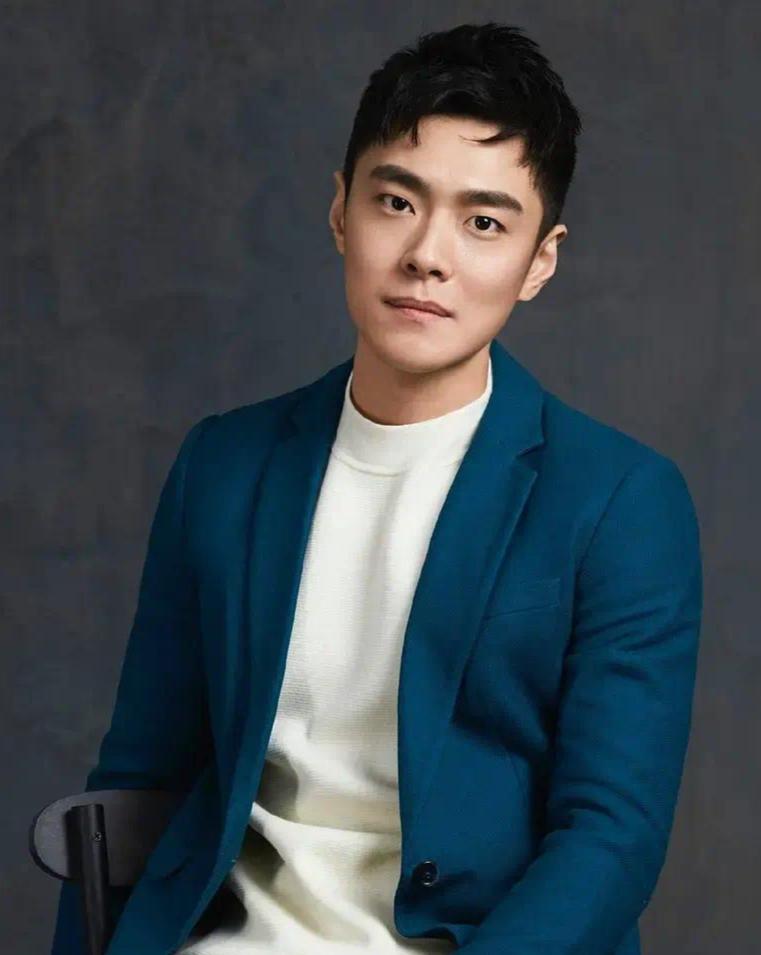 中国男演员表中的暖心日常风采