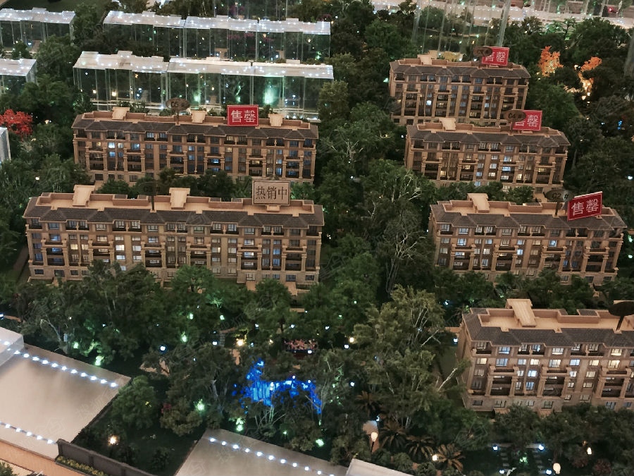 水岸唐宁洋房最新资讯,小巷特色小店的独特魅力