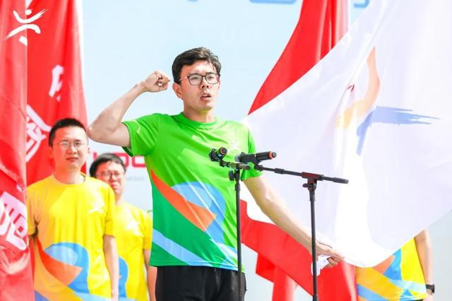 邓文敏鉴鸽视频,翱翔的自信与学习的力量展示标题,邓文敏鉴鸽风采,自信翱翔与学习的力量展现