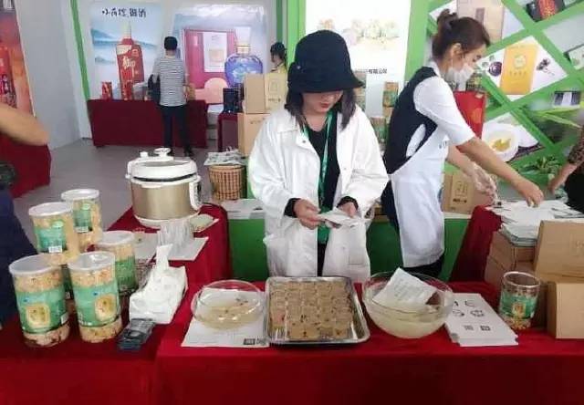 茶艺表演比赛中的高科技产品展示与竞技风采