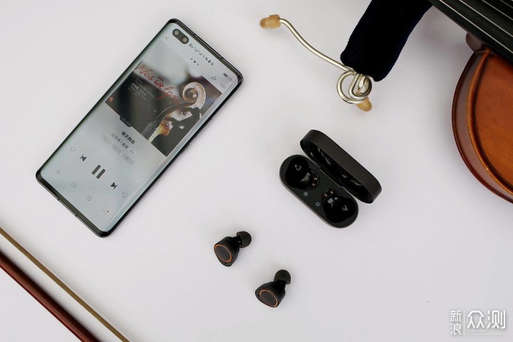 科技与时尚交汇,最新款蓝牙耳机完美融合之作
