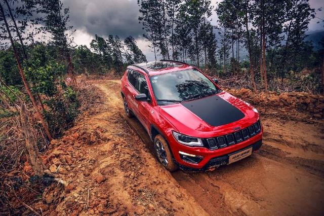 吉普最新款,小巷深处的驾驶梦想之车