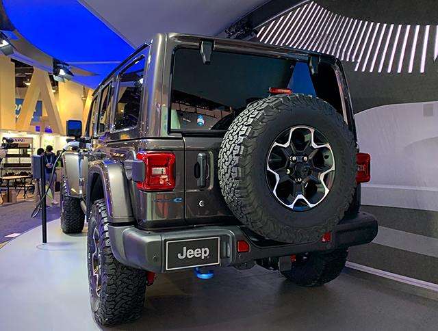 吉普最新款,小巷深处的驾驶梦想之车