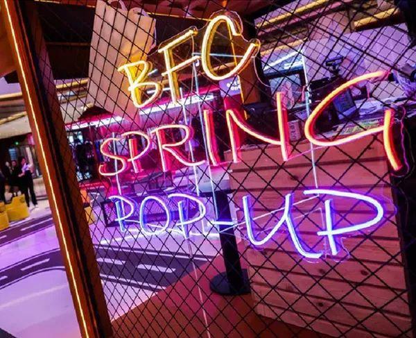 最新贸易战背后的独特魅力小店,小巷奇遇记