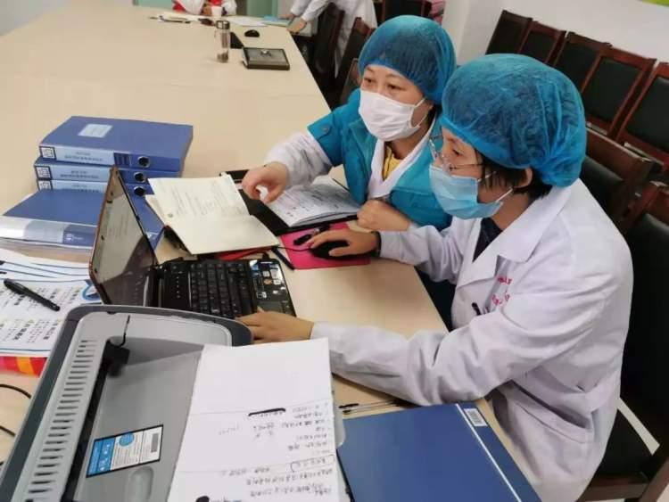 美国新冠疫情最新动态,小城抗疫日常与奇妙友情的见证