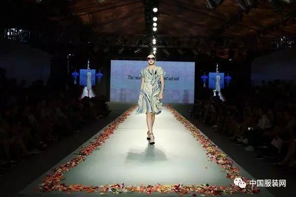 最新手机壳,时代潮流的微观展现