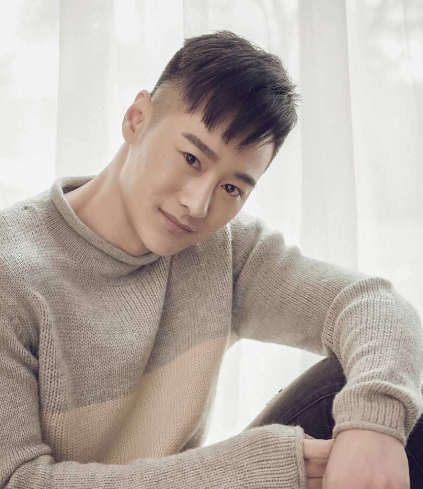 男生最新发型详解,步骤指南与造型建议