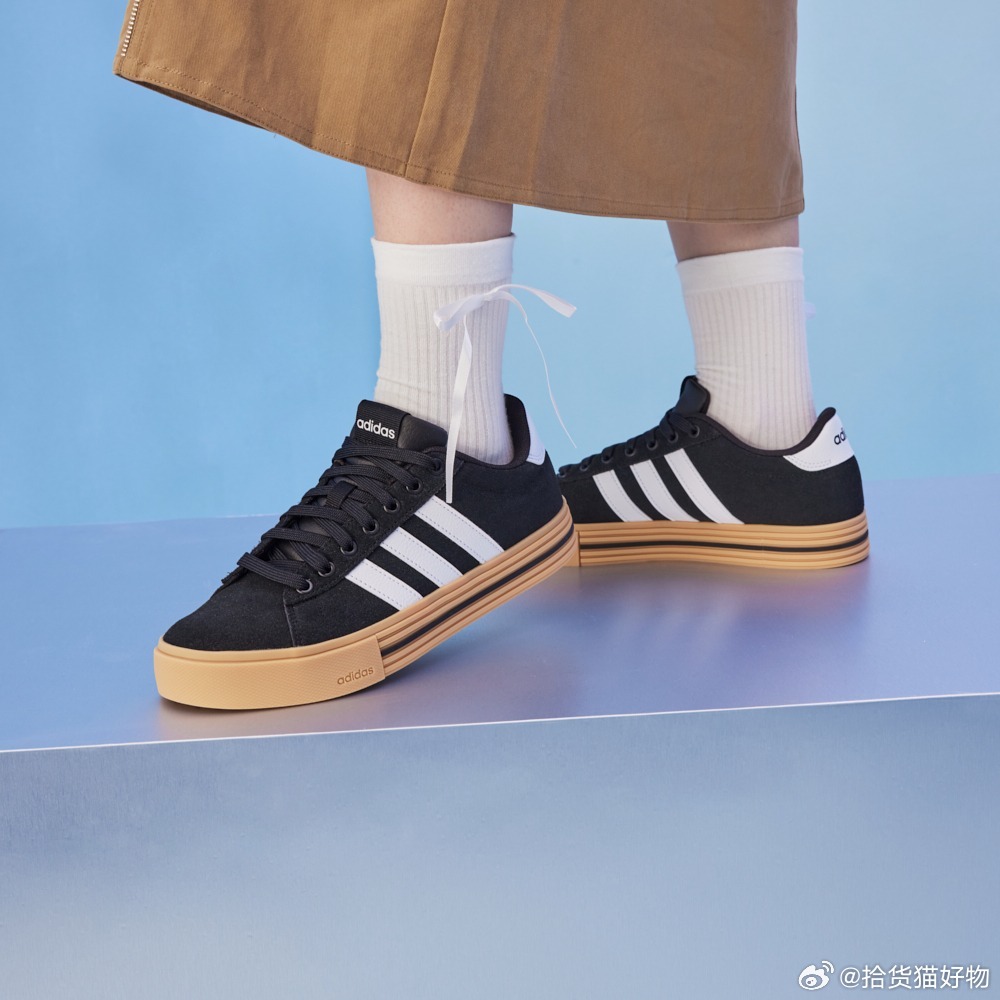 阿迪达斯最新款掀起时尚热潮!