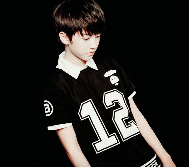 王俊凯最新图片,青春光芒,魅力闪耀不停歇