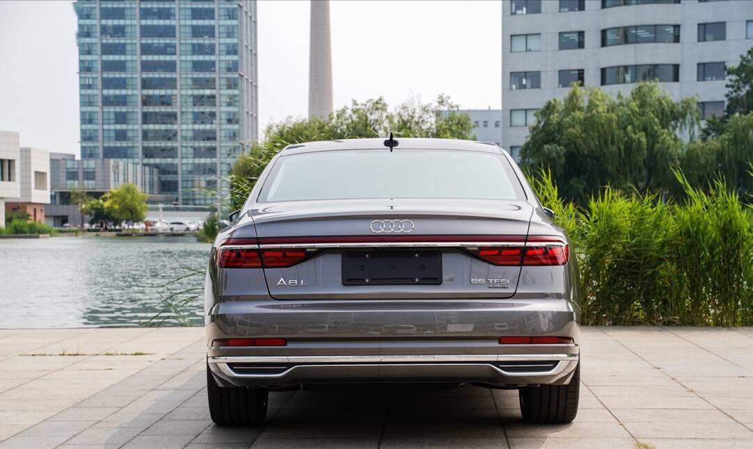 奥迪A8最新款,豪华与科技的极致融合亮相!
